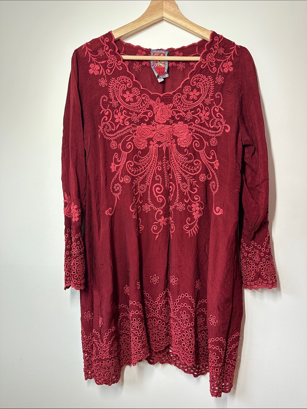 Johnny Was Women's Rhine‎ Tunic in Garnet, Size Medium